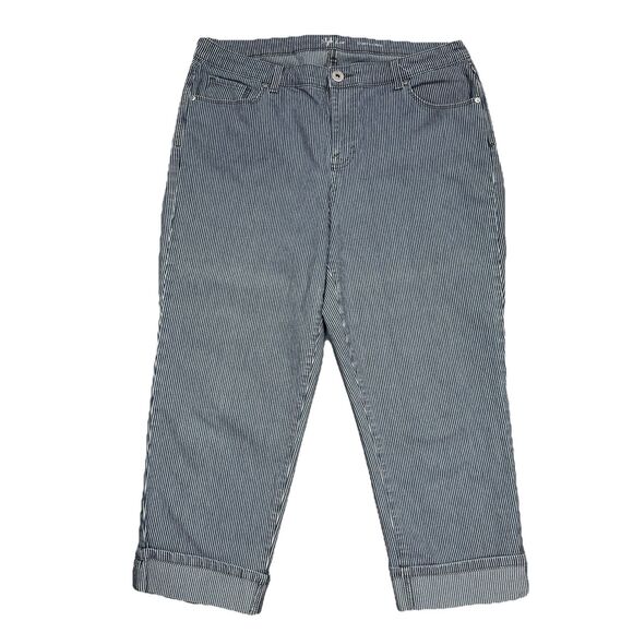 Style&co Curvy Capri Jeans Womens 16 Pinstripe Blue White Denim Measures 34 x 23 - Picture 1 of 8
